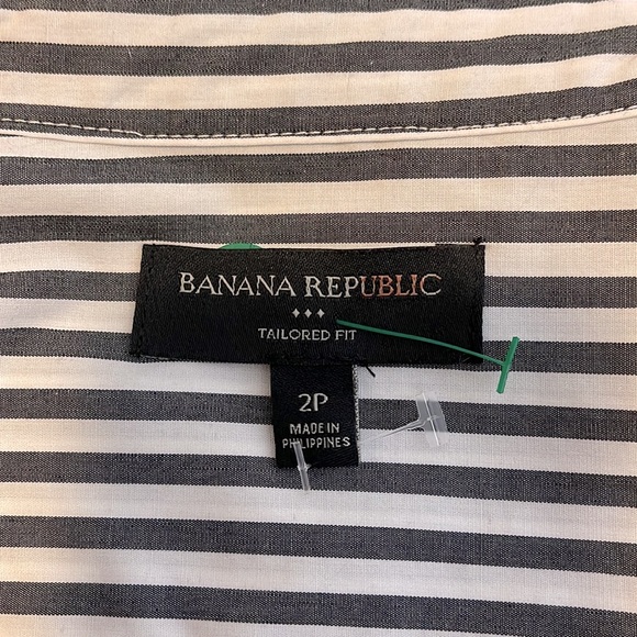 Banana Republic Tailored Fit Top – Size 2P - Picture 6 of 7